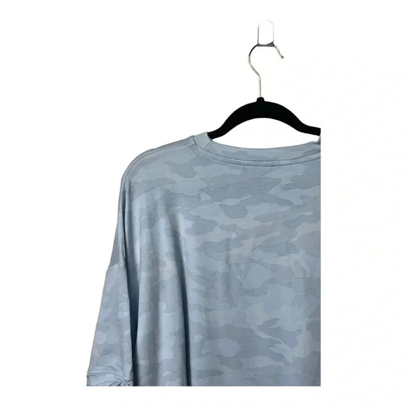 2040. MONO Bโ SHORT SLEEVE CROP TOP OVERSIZED BLUE CAMO IN COLOR SIZE 1X - Picture 8 of 9